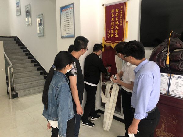 泓源新能源公司、出租車公司聯(lián)合開展消防安全演練(圖2)