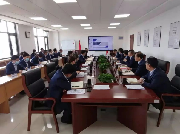 市產(chǎn)投集團召開黨委理論中心組集體學習會議(圖2) 市產(chǎn)投集團召開黨委理論中心組集體學習會議(圖2)